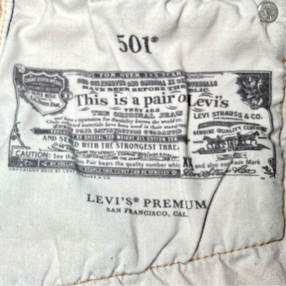 Levi’s 501 Original Fit Button Fly Distressed Cutoffs in Blue Wash Women’s 27 - Picture 4 of 10